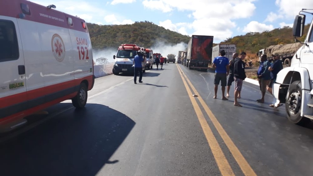 Acidente envolvendo 8 veículos deixa morto e feridos na BR-251, em Francisco Sá